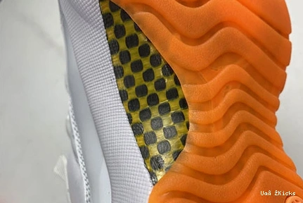“Citrus” 696 Air 11 Jordan WMNS Comfortable Low AH7860-139 1020